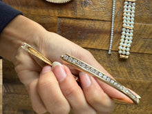 Load image into Gallery viewer, Graduating Diamond Bangle