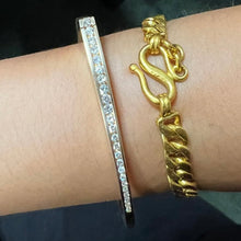 Load image into Gallery viewer, Graduating Diamond Bangle