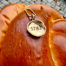 Load image into Gallery viewer, Challah Medallion