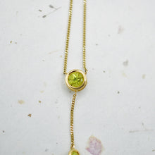 Load image into Gallery viewer, Peridot Curb Lariat Necklace
