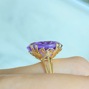 Lab-Created Color Changing Sapphire 18k